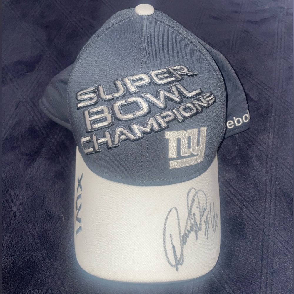 Authentic Giants Super Bowl XLVI Champions Autographed hat by David Diehl!